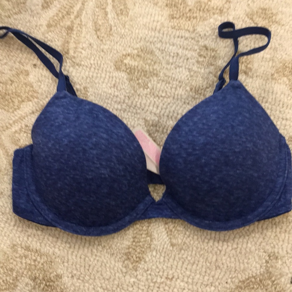Victoria’s Secret Pink lightly lined T-shirt bra